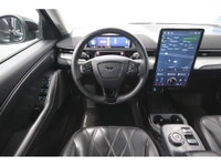 AUTONOMIE DE 360 KM. GARANTIE PROLONGÉE DISPONIBLE SUR PLACE. Véhicule inspecté avec rapport Carfax.... (image 2)