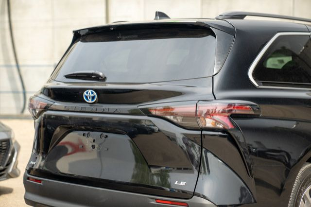 2025 Toyota Sienna LE in Cars & Trucks in Edmonton - Image 4