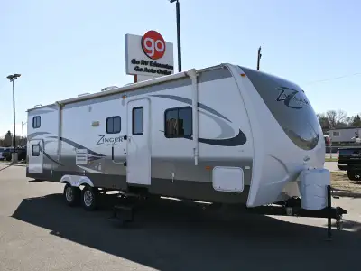 The 2014 Zinger ZT32QB is a spacious, family-oriented travel trailer designed with comfort and versa...
