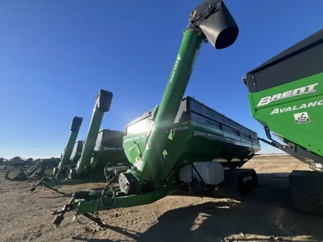 2022 Brent 2596 in Farming Equipment in Swift Current - Image 2