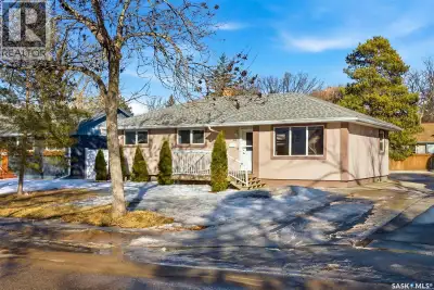 Welcome to 33 Scott Street, situated in the highly sought-after Hillsdale neighbourhood. This 1092 s...