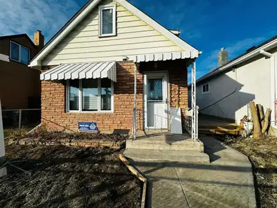 4B//Winnipeg/Start showing now. Open house April 12, Sunday 1:00-3:00pm. Offer anytime. Welcome to t...