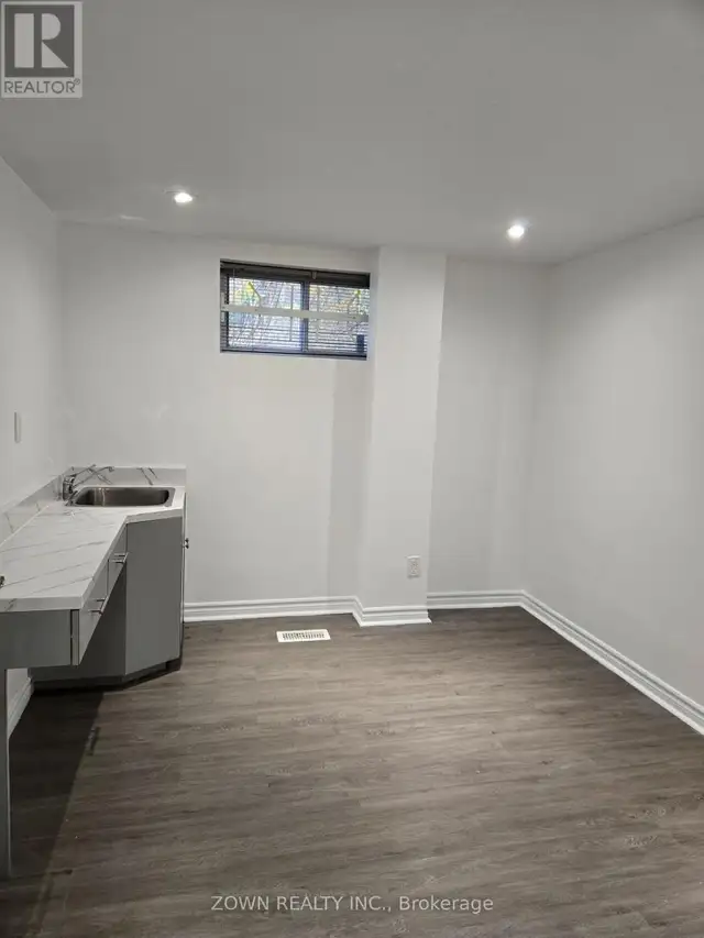 BASEMENT - 10014 YONGE STREET N Richmond Hill (Mill Pond), Ontar in Commercial & Office Space for Rent in Markham / York Region - Image 8