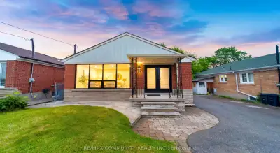 Price: $1,028,000 / $3,900/mo Welcome to 22 Miramar Crescent! A beautifully renovated 3+2 bedroom, 2...