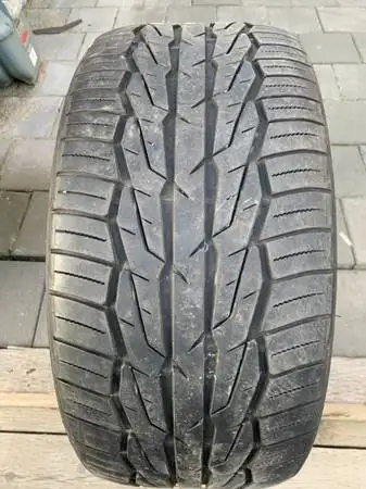 a nice all season toyo performance tire in great shape (1 TIRE ONLY) size 255/35/19 96W M S Toyo Ext...