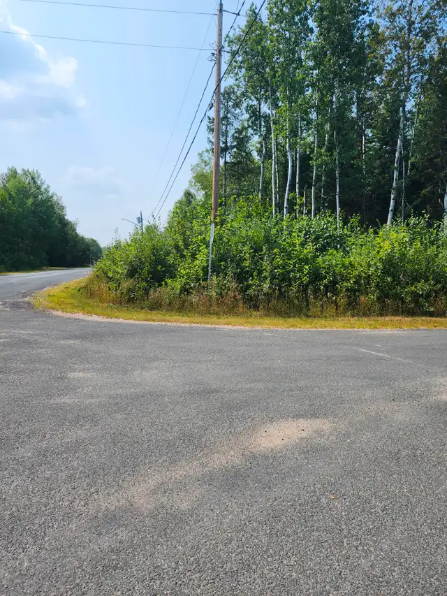 TERRAIN DE COIN À VENDRE63417674225153121