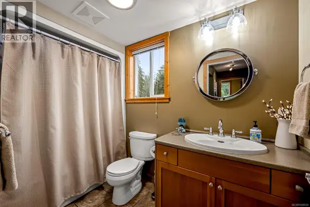 1590 Carrington Bay Rd Whaletown, British Columbia in Houses for Sale in Campbell River - Image 17