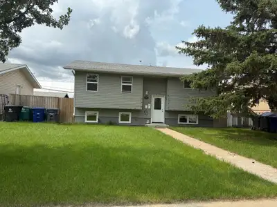 1803 1st Avenue North Basement suite Located on a quiet street just south of Circle Drive North, thi...