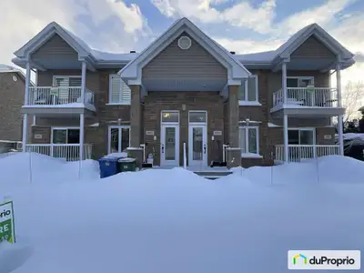 Condo à vendre sur la rue des Roitelets à proximité de tous les services. Les pièces sont de bonne d...