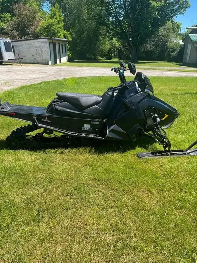 APPLY NOW: https://www.ridecollective.ca/get-pre-approved The 2019 POLARIS SWITCHBACK ASSAULT 850 14...