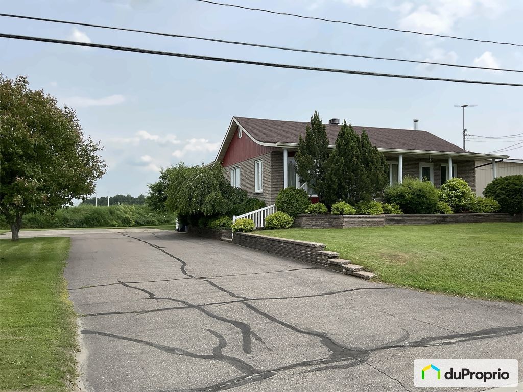 $525,000 - Manufactured home in Métabetchouan-Lac-à-la-Croix — photo 1