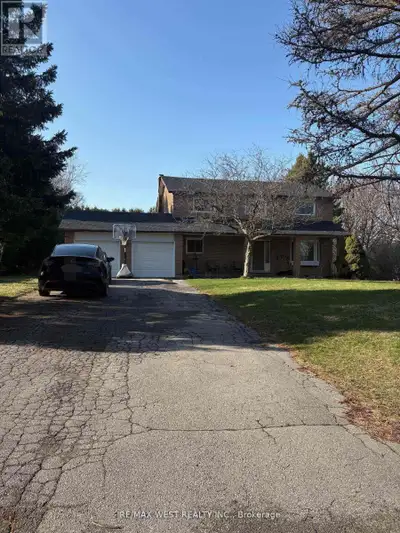 Clean and Private Finished Lower Level Apartment With Private Entrance! *Professionally Finished, ne...