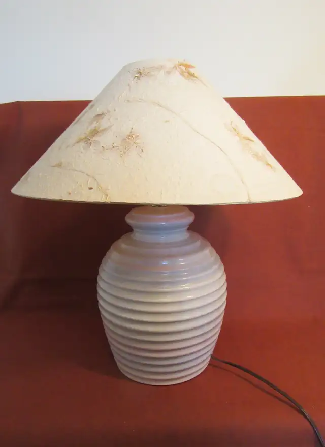 80's Postmodern -Style Ribbed Design Plaster Table Lamp (IKEA?) in Indoor Lighting & Fans in City of Montréal - Image 2