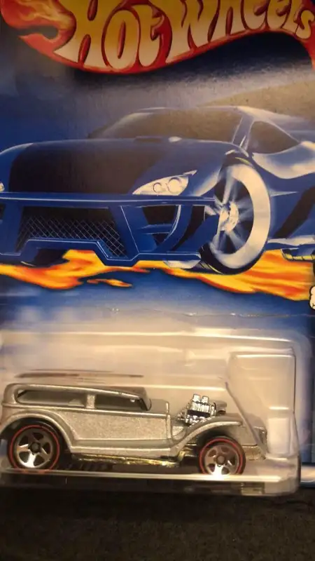 Hot Wheels Red Lines from 2002 to 2005 in Arts & Collectibles in Lethbridge - Image 3