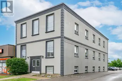 Prime Oshawa Office Space for Lease - Hwy 2 Exposure. Discover an exceptional 700 sq. ft. of office...