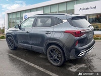 This Kia Seltos boasts a Regular Unleaded I-4 2.0 L/122 engine powering this Variable transmission.... (image 2)