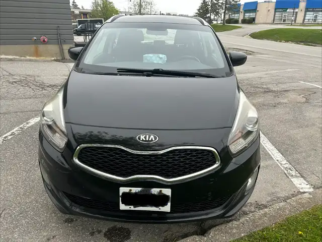 Kia Rondo (7-Seater) – 4 cyl Fuel Efficient Low KM - AS-IS