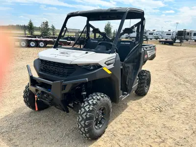 2025 Polaris Ranger 1000 Premium 3 Seat 4 x 4 UTV *Like New* Only 35km 1000 cc, 61 hp 4X4 Factory Wi...