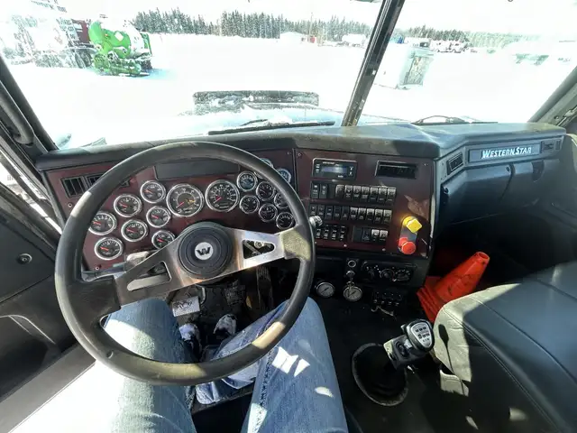 2020 WESTERN STAR 4900FA in Heavy Trucks in Saskatoon - Image 16