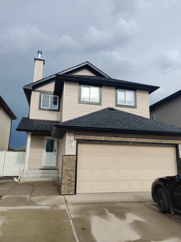 4 bedroom 2.5 Bathroom House for Rent in Saddleridge NE!! Long Term