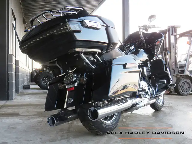 2015 Harley-Davidson FLTRUSE - CVO Road Glide Ultra in Sport Touring in Cambridge - Image 5