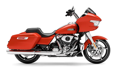 With a liquid-cooled Milwaukee-Eight 117 motor, selectable ride modes, ride-tuned suspension and the...