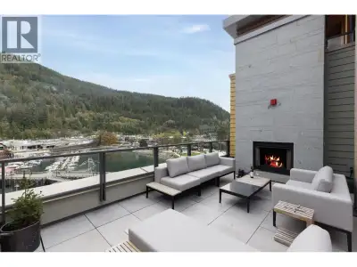 Sub-Penthouse w/true waterfront living! Nestled in West Van´s prestigious waterfront, Sanctuary by W...