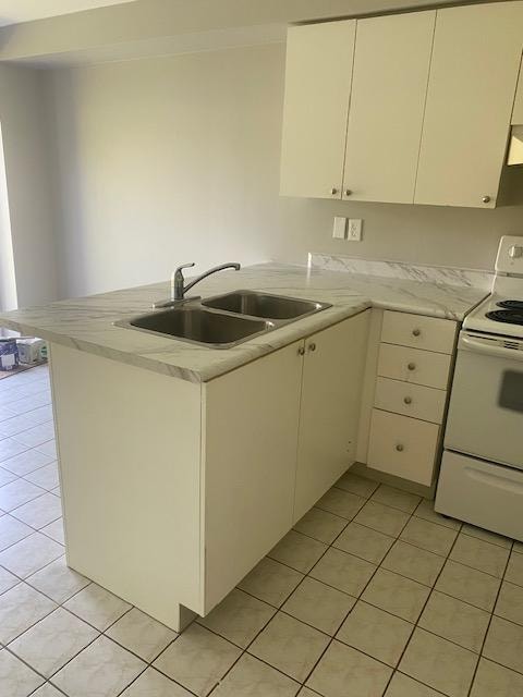 3 BEDROOM BARRIE T/H--FLEXIBLE MOVE IN--NEWLY RENOVATED-- $2,395 5