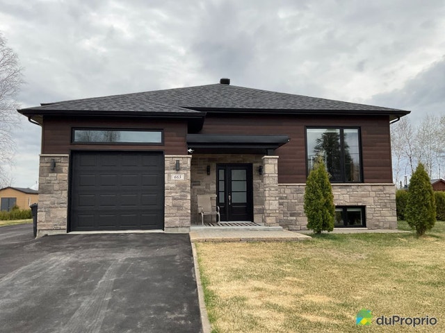 $650,000 - Price Taxes Included - 1 1/2 Storey for sale — photo 2
