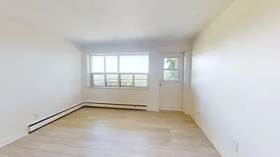 Apartment for Rent at 3 East 37th, Hamilton Mountain