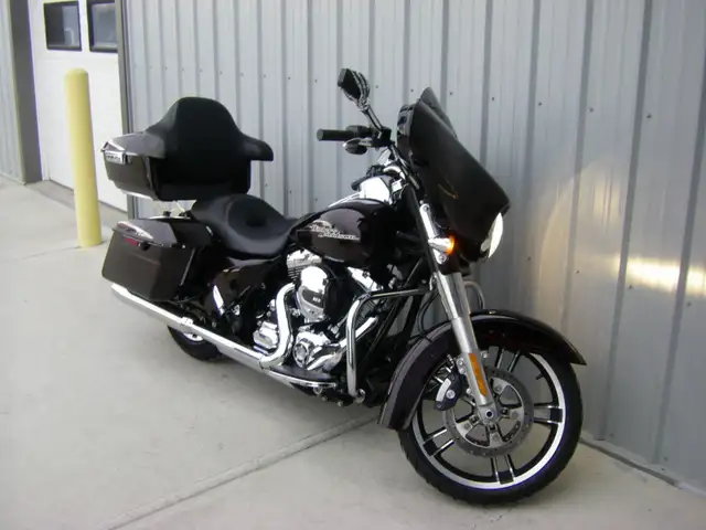 2014 Harley-Davidson Street Glide Biweekly $125 OAC | Street, Cruisers ...