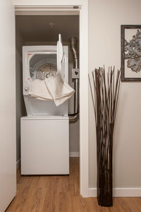 Your Best Move Starts Here: LUXURY 1 BEDROOM SUITES IN DOWNTOWN VICTORIA! Come and View your new hom... (image 8)