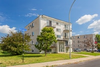 4 1/2 à Longueuil, situé près de tout! Nouvelle photo à venir sous peu, car nous rafraîchissons le l... (image 4)