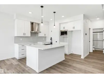 Welcome to the “BRYSON” by MasterCraft Builder, Homes by Avi. Stunning 2-storey home perfectly posit...