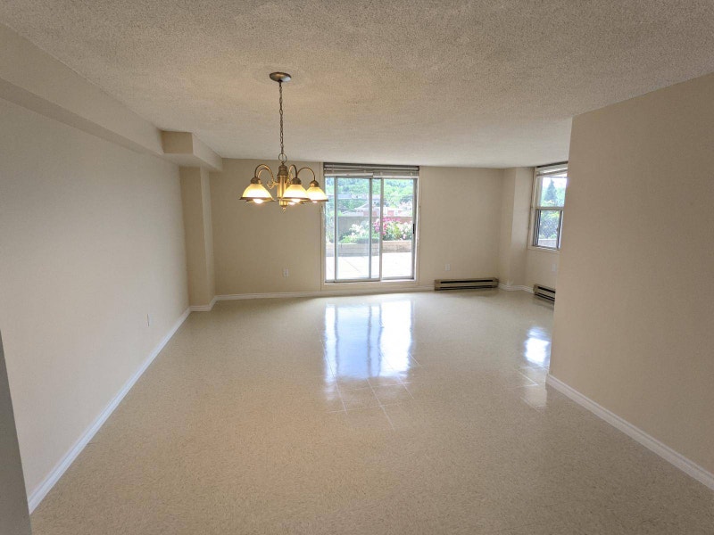 2 Bedroom Apartment - 7 Robinson St. (Senior Discount Available) 2