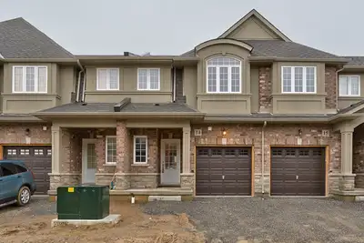 Modern Comfort Meets Prime Location – 3 Bed Townhome on Madonna