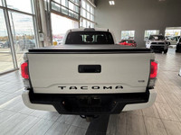 TOW HITCH, HEATED MIRRORS, BACK-UP CAMERA Upgrade to a truck that's built for life in Edmonton. This... (image 9)