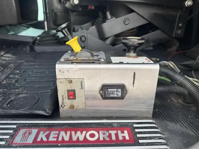 2012 KENWORTH T800 in Heavy Trucks in Saskatoon - Image 19