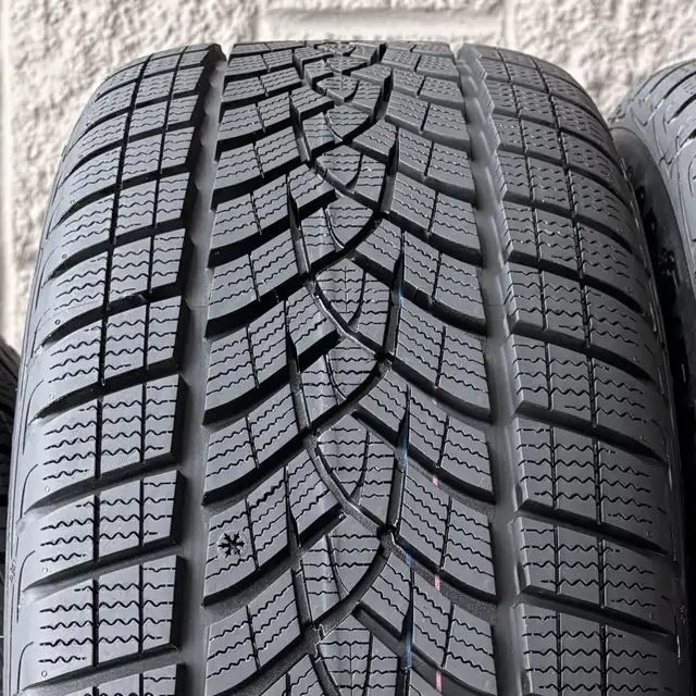 (99%) 4x 235/55R18 Goodyear Winters w/ MB GLA 45 & GLB 35 Rims in Tires & Rims in City of Toronto - Image 5