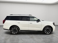 NAVIGATION, LEATHER SEATS, PANORAMIC ROOF, BLIND SPOT MONITOR, ADAPTIVE CRUISE CONTROL Step into the... (image 8)