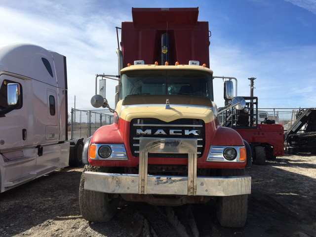2002 Mack Granite pre emission +2015 International WorkStar Dump in Heavy Trucks in Regina - Image 4