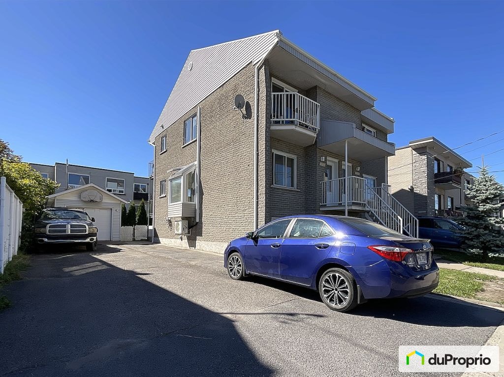 $1,100,000 - Triplex for sale in Longueuil (Vieux-Longueuil) — photo 1