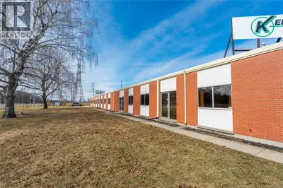 Centrally located stand alone building for lease. Featuring 27,600 total square feet with ~24,000 sq...