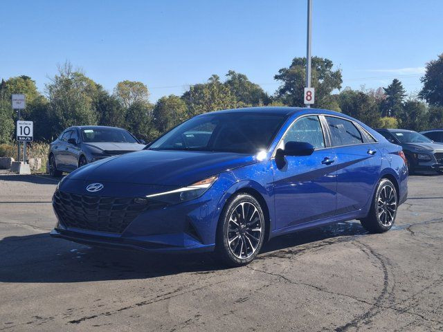 2022 Hyundai Elantra Preferred Tech | Sunroof | Heated Seats + in Cars & Trucks in Guelph