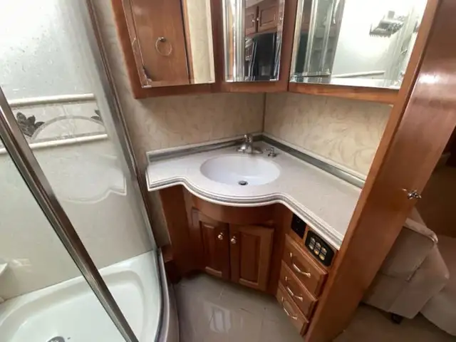 2006 Holiday Rambler Navigator 43PBQ in RVs & Motorhomes in Kelowna - Image 16
