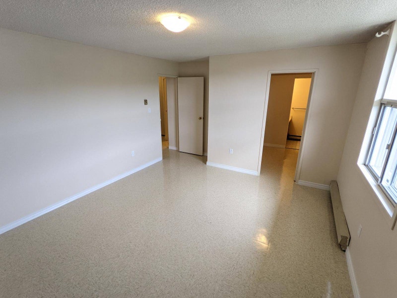 2 Bedroom Apartment - 7 Robinson St. (Senior Discount Available) 5