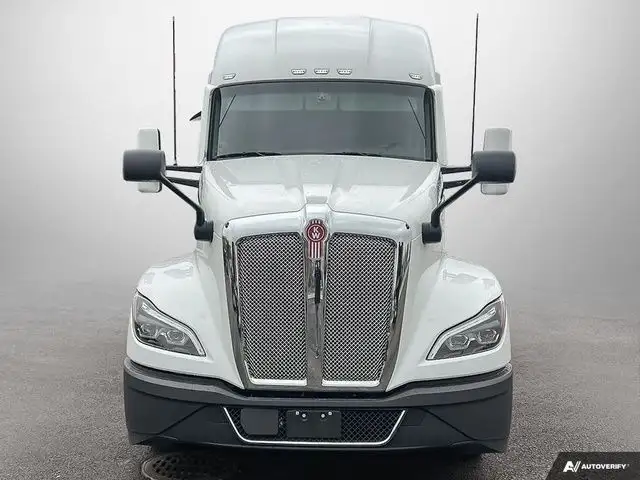 2025 Kenworth T680 in Heavy Trucks in Moncton - Image 3