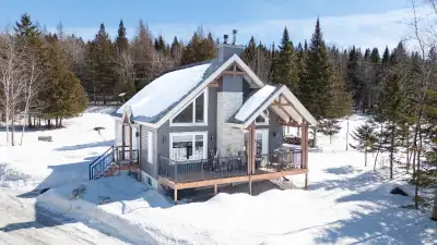 Charmante propriété à vendre à Stratford avec une accès notarié au lac de la Héronnière (embarcation...