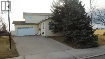 Well taken care of 4 Bedroom, 3.5 Bathroom home in desirable 7A Avenue location in Fort Macleod, acr...