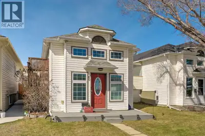 Welcome to this one of a kind Bi-Level in Huntington Hills! This home has been professionally renova...